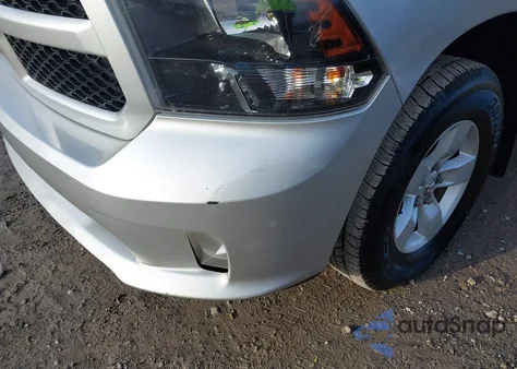 2019 Ram 1500 Classic Express 4X4 6'4 Box из США, поврежденный, VIN 1C6RR7FG3KS519665